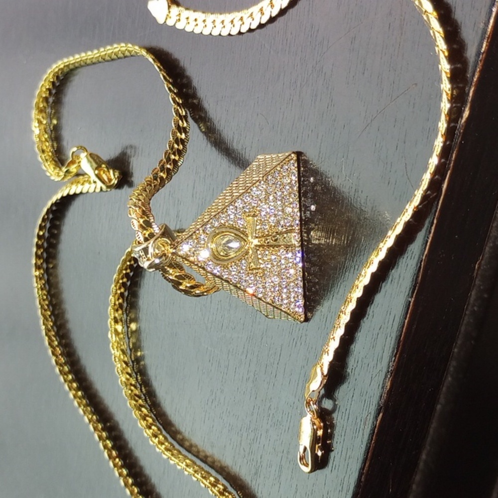 ANCIENT EGYPTIAN "3-D" PYRAMID, w/ "ANKH", PENDANT;  LAB-CREATED DIAs. & GOLD...